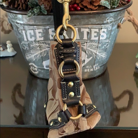 Coach - Picture 6 of 8